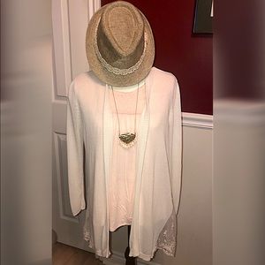 🌼OUTFIT!!!🌼Size large top, cardi, necklace & hat